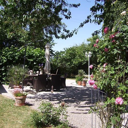 Romantikzimmer Im Antiquariat Sonnschied Exterior foto