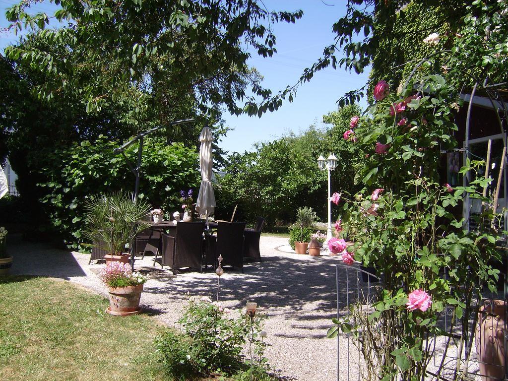 Romantikzimmer Im Antiquariat Sonnschied Exterior foto